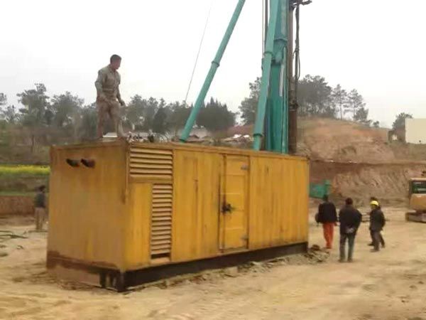 开封如何判断水冷式机油散热器密封件是否需要更换?